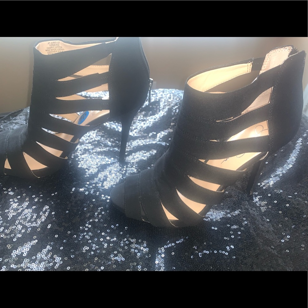 Black zippered high heel open for bootie